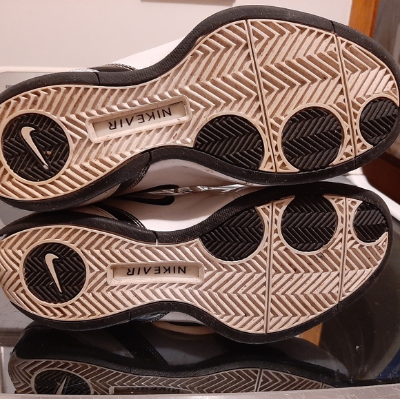 Nike Basketball Shoes - Picture 8 of 10